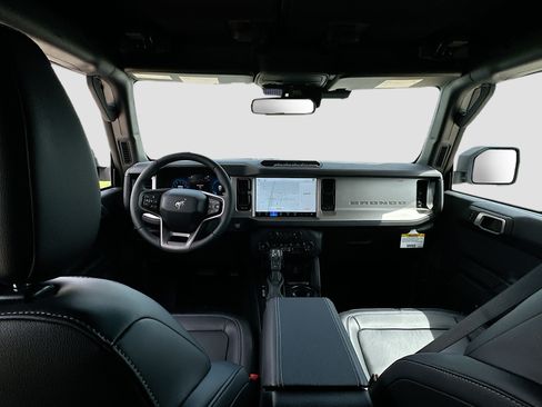 New 2026 Ford Bronco Outer Banks w/ Sasquatch Package AWD/4WD image 16