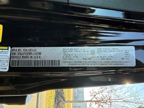 Certified 2024 Jeep Gladiator Mojave w/ Dual Top Group image 34