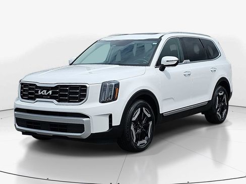 Used 2025 Kia Telluride S FWD image 11