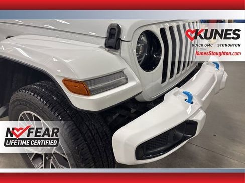 Used 2022 Jeep Wrangler Unlimited Sahara image 13