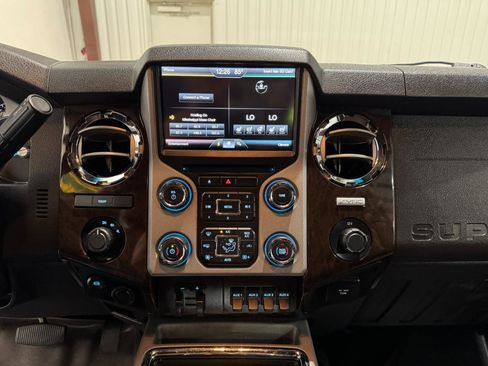 Used 2016 Ford F450 Platinum w/ FX4 Off Road Package AWD/4WD image 25