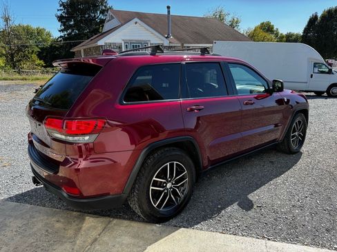 Used 2017 Jeep Grand Cherokee Trailhawk AWD/4WD image 3