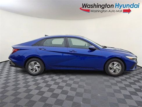Used 2025 Hyundai Elantra SE image 7