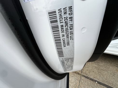 Used 2024 Chrysler Pacifica Limited w/ S Appearance Package image 28