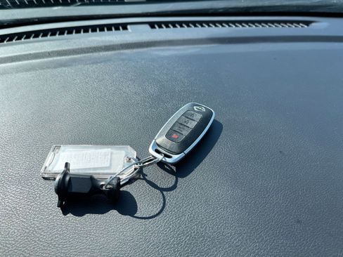 Used 2025 Nissan Versa SV image 21