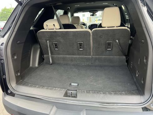 Used 2022 Chevrolet Traverse LT FWD image 10