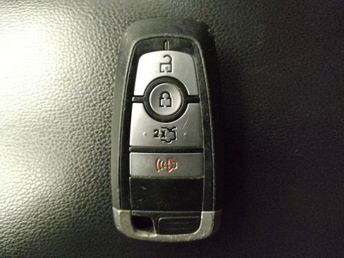 Used 2020 Ford Fusion SE image 32