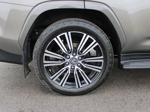 Used 2023 Lexus LX 600 4WD w/ Luxury Package image 40