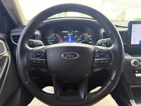 Used 2020 Ford Explorer XLT w/ Equipment Group 202A AWD/4WD image 44