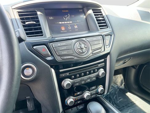 Used 2018 Nissan Pathfinder SV image 15