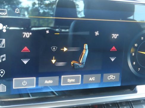 Used 2022 Chevrolet Silverado 1500 LTZ AWD/4WD image 33