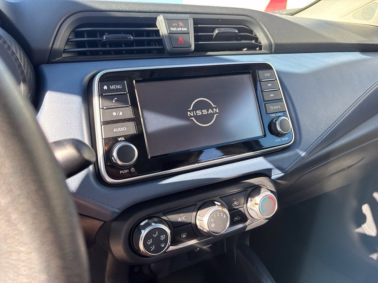 Used 2025 Nissan Versa SV FWD image 5