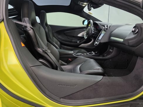 Used 2022 McLaren GT image 17