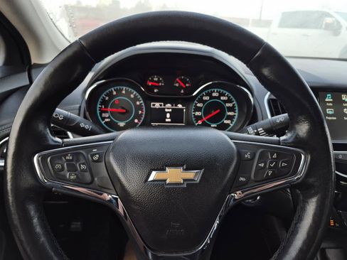 Used 2017 Chevrolet Cruze Premier image 18