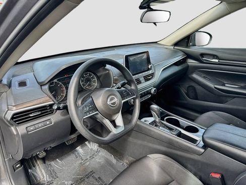 Used 2024 Nissan Altima 2.5 SV FWD image 9
