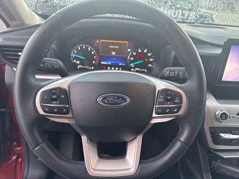 Used 2024 Ford Explorer XLT w/ Class IV Trailer Tow Package image 11