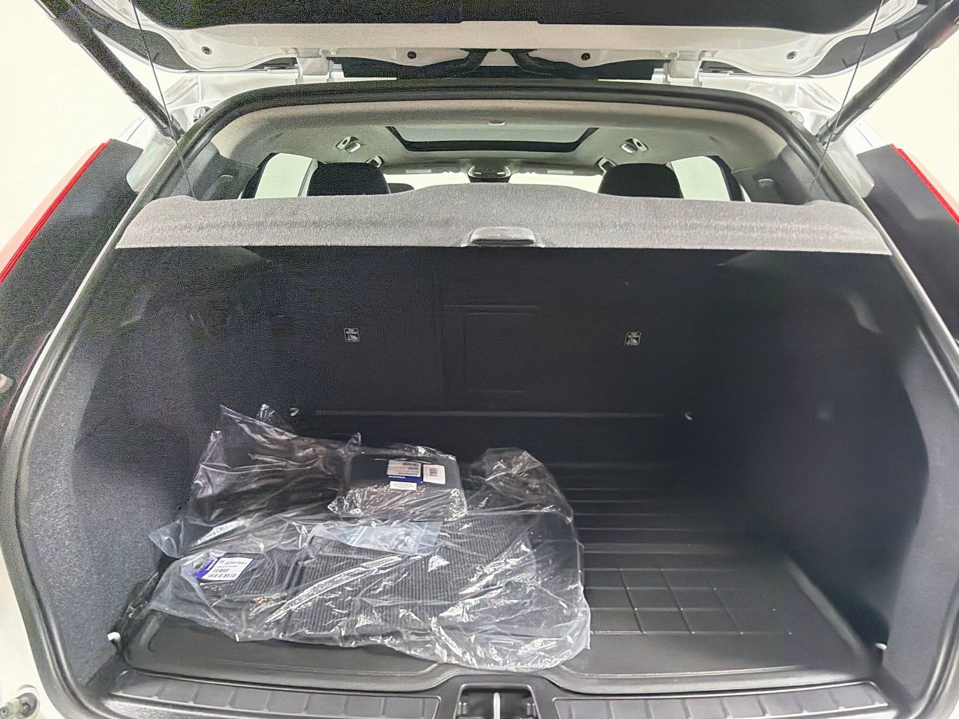 Certified 2023 Volvo XC40 B4 Plus w/ Protection Package Premier FWD image 26