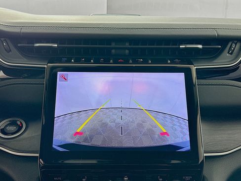 Used 2022 Jeep Grand Cherokee Limited 4xe image 23