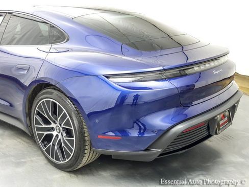 Used 2022 Porsche Taycan RWD image 9