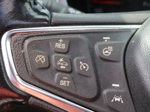 Used 2021 Chevrolet Equinox Premier FWD image 9