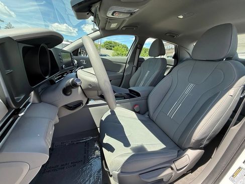 Used 2023 Hyundai Elantra SEL FWD image 22