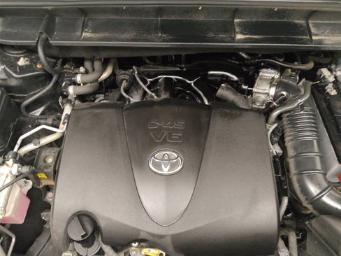 Used 2021 Toyota Highlander XLE FWD image 30