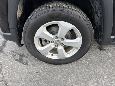 Used 2019 Jeep Compass Latitude w/ Popular Equipment Group image 11