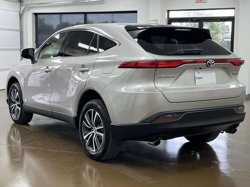 Used 2021 Toyota Venza LE w/ Carpet Mat Package (TMS) AWD/4WD image 7
