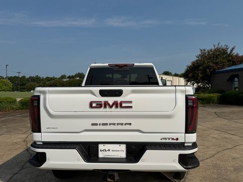 Used 2025 GMC Sierra 2500 AT4 w/ Technology Package AWD/4WD image 5