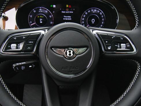 New 2025 Bentley Bentayga image 33