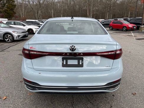 Certified 2025 Volkswagen Jetta SEL image 7