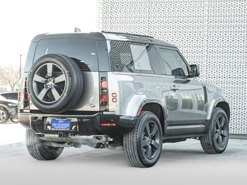 Used 2023 Land Rover Defender 90 X-Dynamic SE image 4
