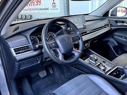 Used 2024 Mitsubishi Outlander SE image 4