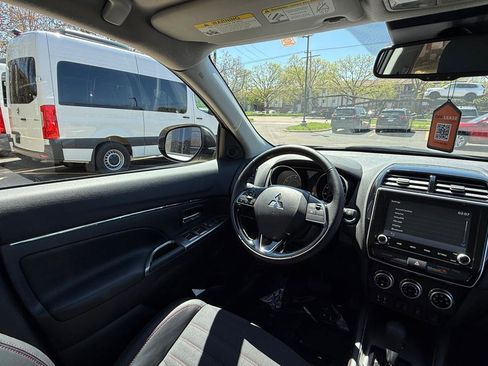 Used 2025 Mitsubishi Outlander Sport ES image 12