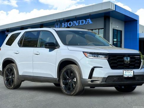 New 2025 Honda Pilot Black Edition image 2