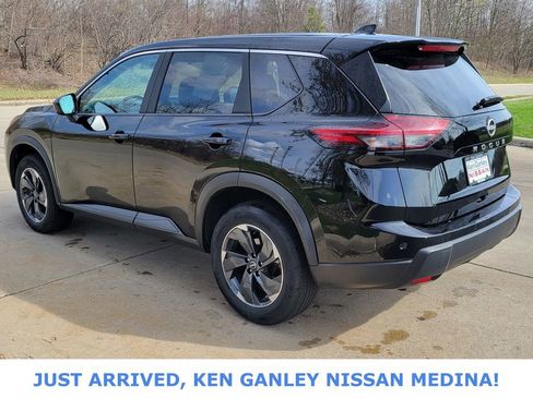 Used 2025 Nissan Rogue SV image 5