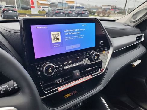 New 2026 Toyota Highlander Platinum image 27