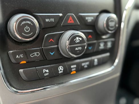 Used 2019 Jeep Grand Cherokee Laredo AWD/4WD image 32