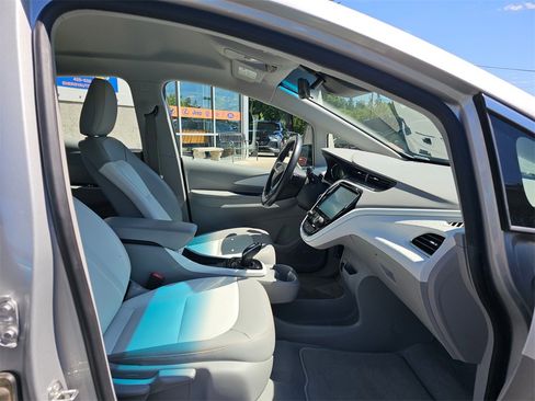 Used 2020 Chevrolet Bolt Premier w/ Infotainment Package image 12