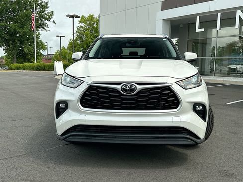 Used 2021 Toyota Highlander XLE FWD image 5