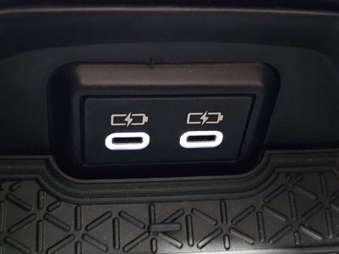 Used 2023 Toyota RAV4 XLE AWD/4WD image 14