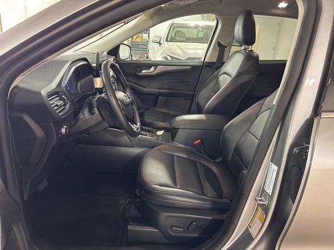Used 2022 Ford Escape Titanium AWD/4WD image 25