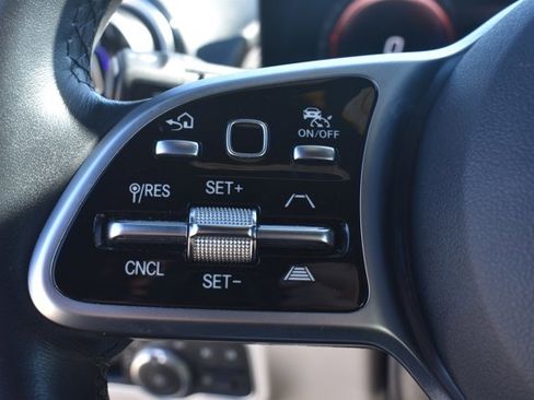 Used 2022 Mercedes-Benz GLB 250 4MATIC image 21