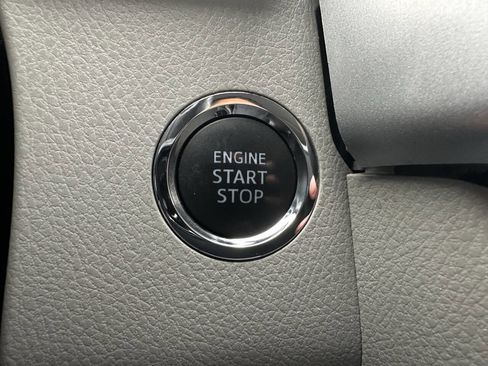 Used 2018 Toyota Highlander XLE image 28