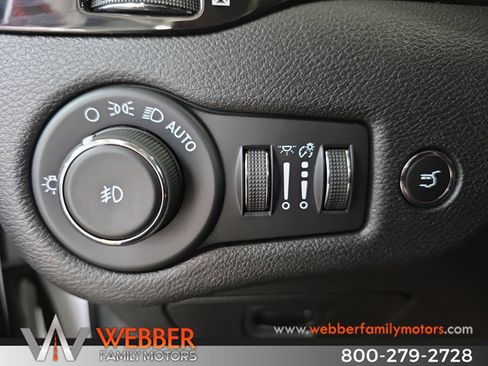 Used 2023 Jeep Cherokee Altitude Lux w/ Lux Elite Package AWD/4WD image 19