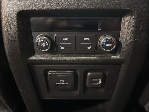 Used 2023 Chevrolet Traverse Premier image 15