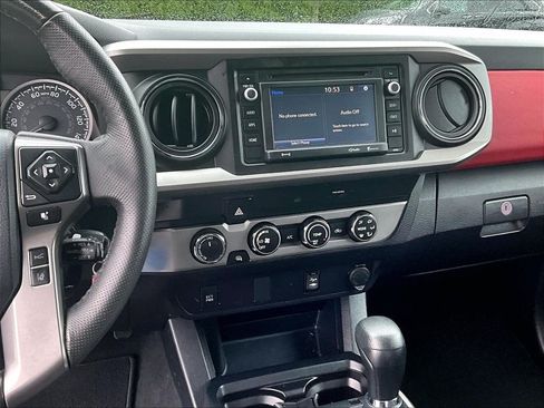 Used 2019 Toyota Tacoma SR5 AWD/4WD image 18