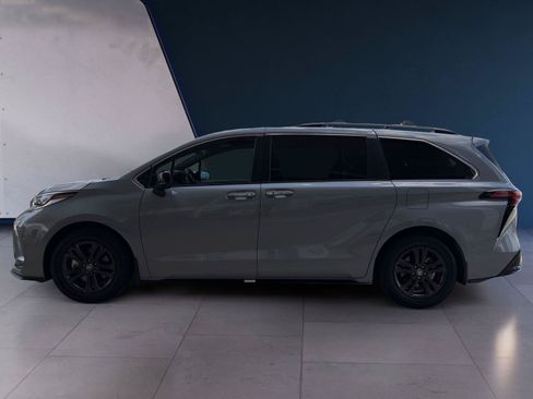 Used 2024 Toyota Sienna XSE w/ XSE Plus Package AWD/4WD image 2
