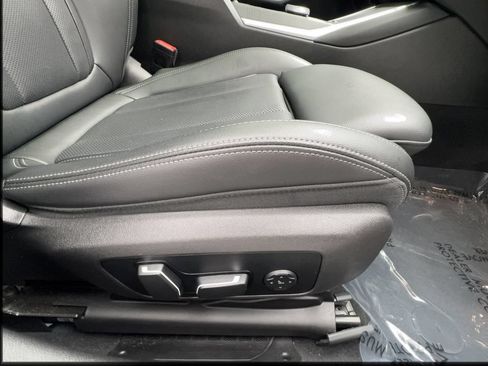 Used 2025 BMW 330i Sedan w/ Convenience Package RWD image 32