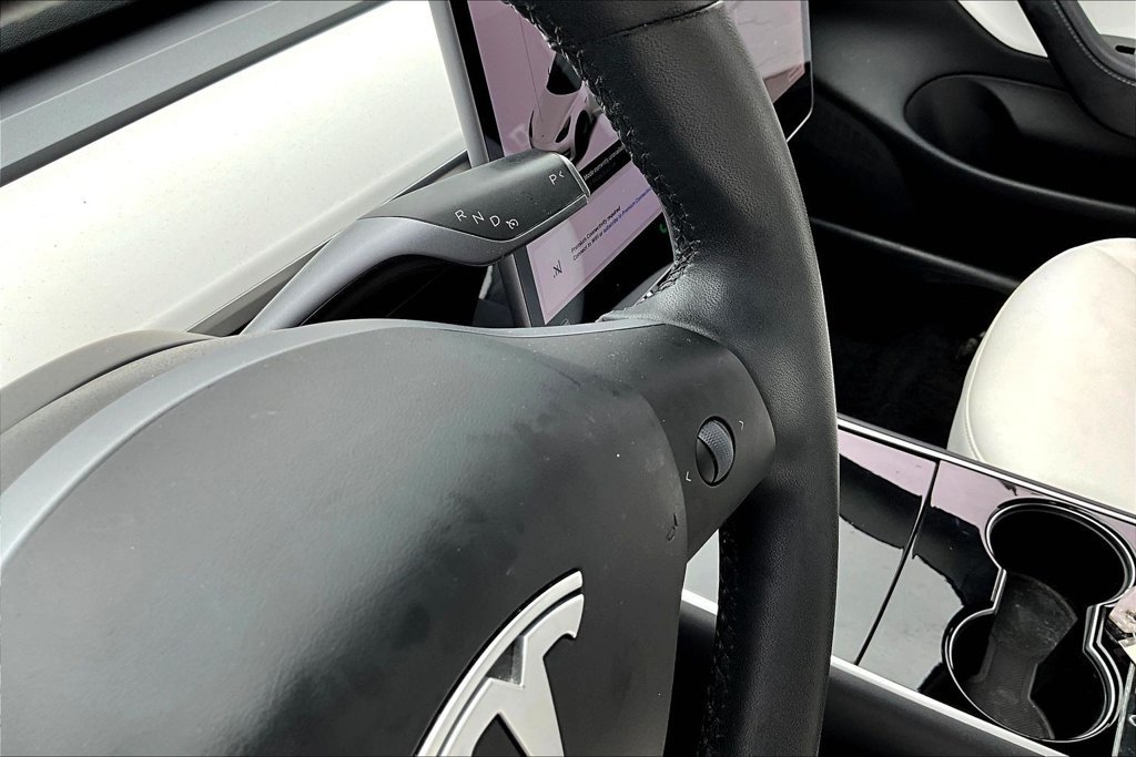 Used 2020 Tesla Model 3 Standard Range Plus RWD image 18
